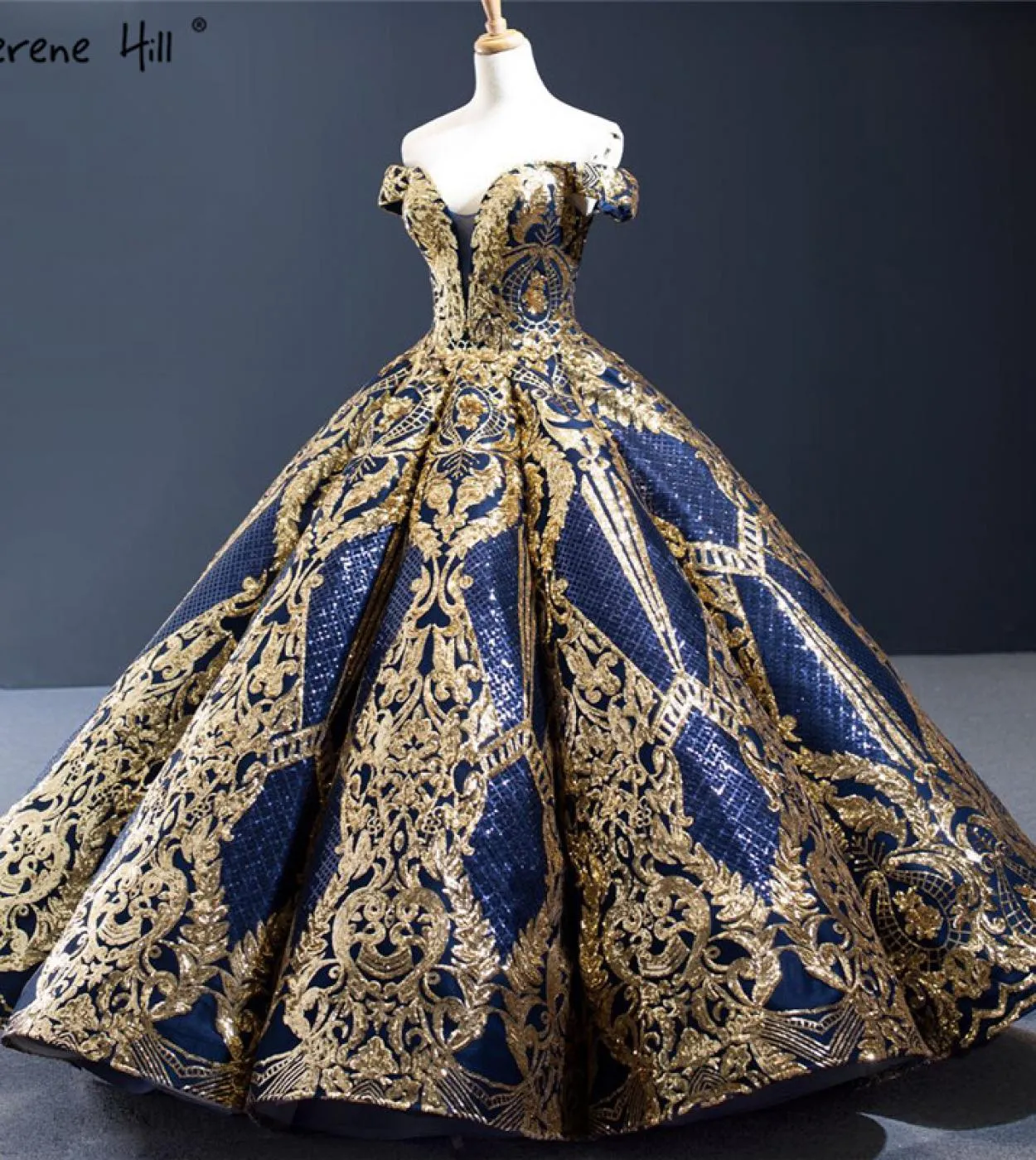 Abiti da sposa con spalle scoperte con paillettes oro blu Abiti da sposa senza maniche con lacci di lusso Serene Hill Hm67026 We