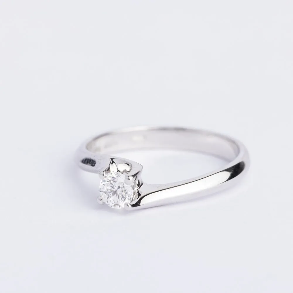 Anello Solitario Davite&Delucchi in Oro Bianco con Diamante – AA00119130FV