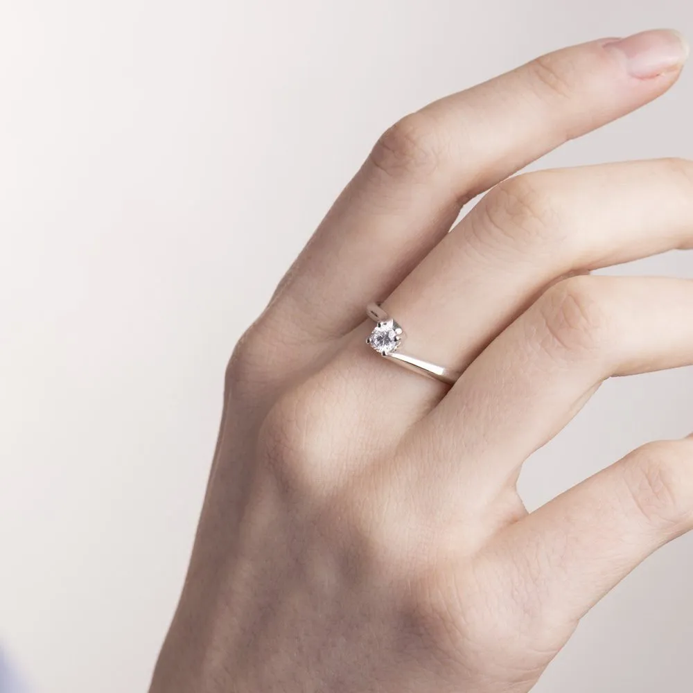 Anello Solitario Davite&Delucchi in Oro Bianco con Diamante – AA00119130FV