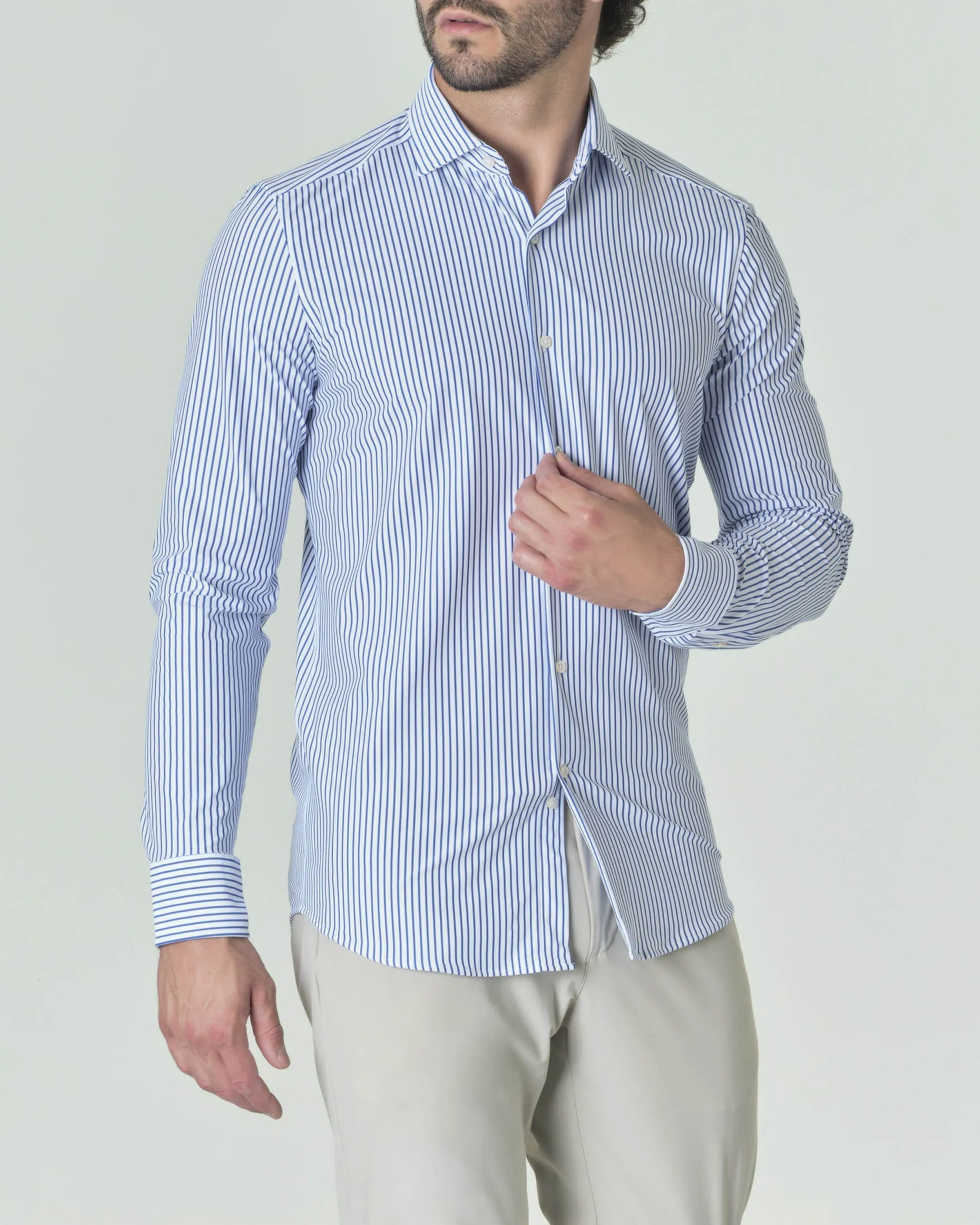 Camicia bianca a righe blu royal in tessuto tecnico hyper comfort