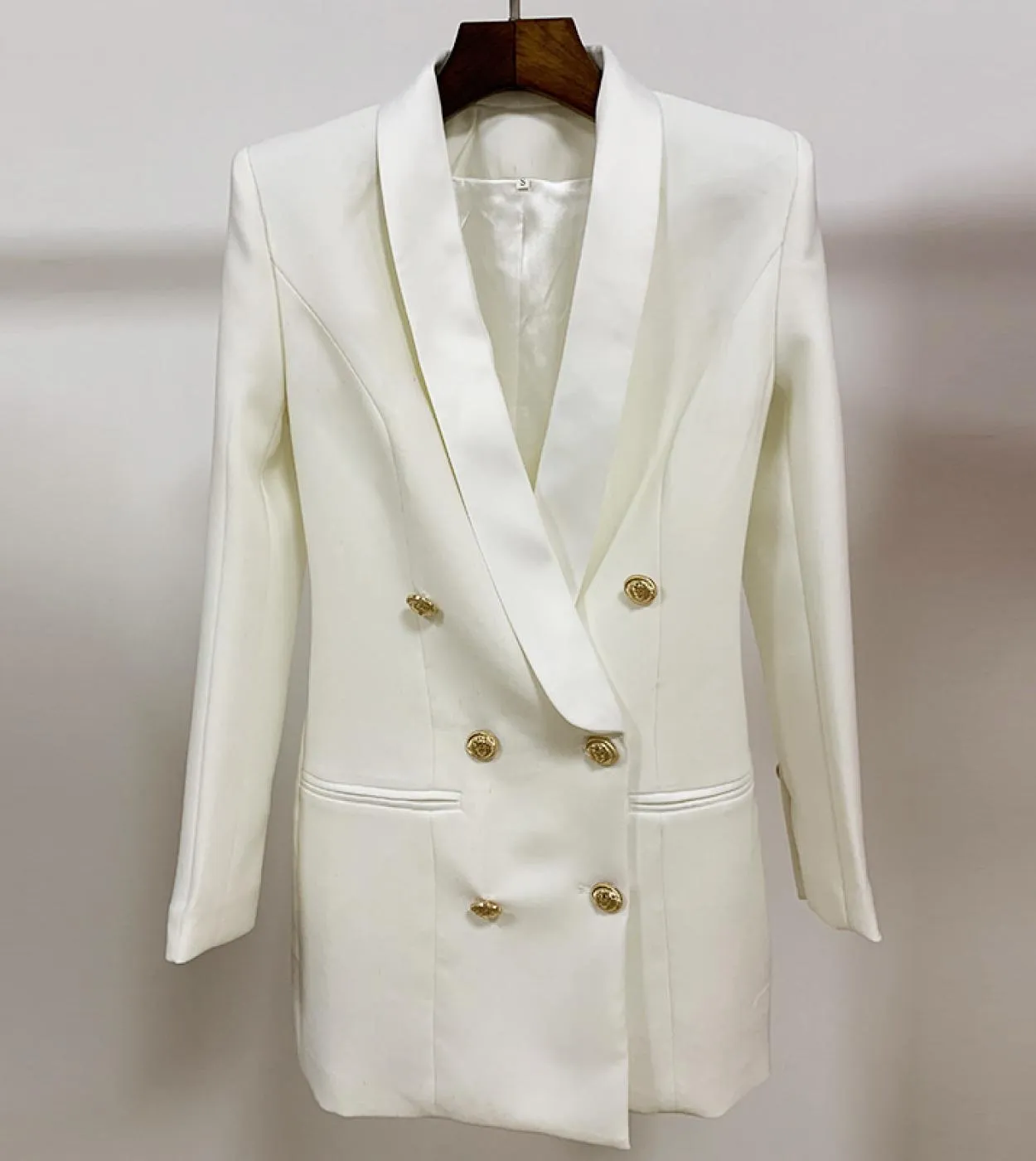 Giacca blazer firmata di alta qualità Bottoni leone da donna Collo a scialle in raso doppio petto Brazer lungo rosa rosso nero
