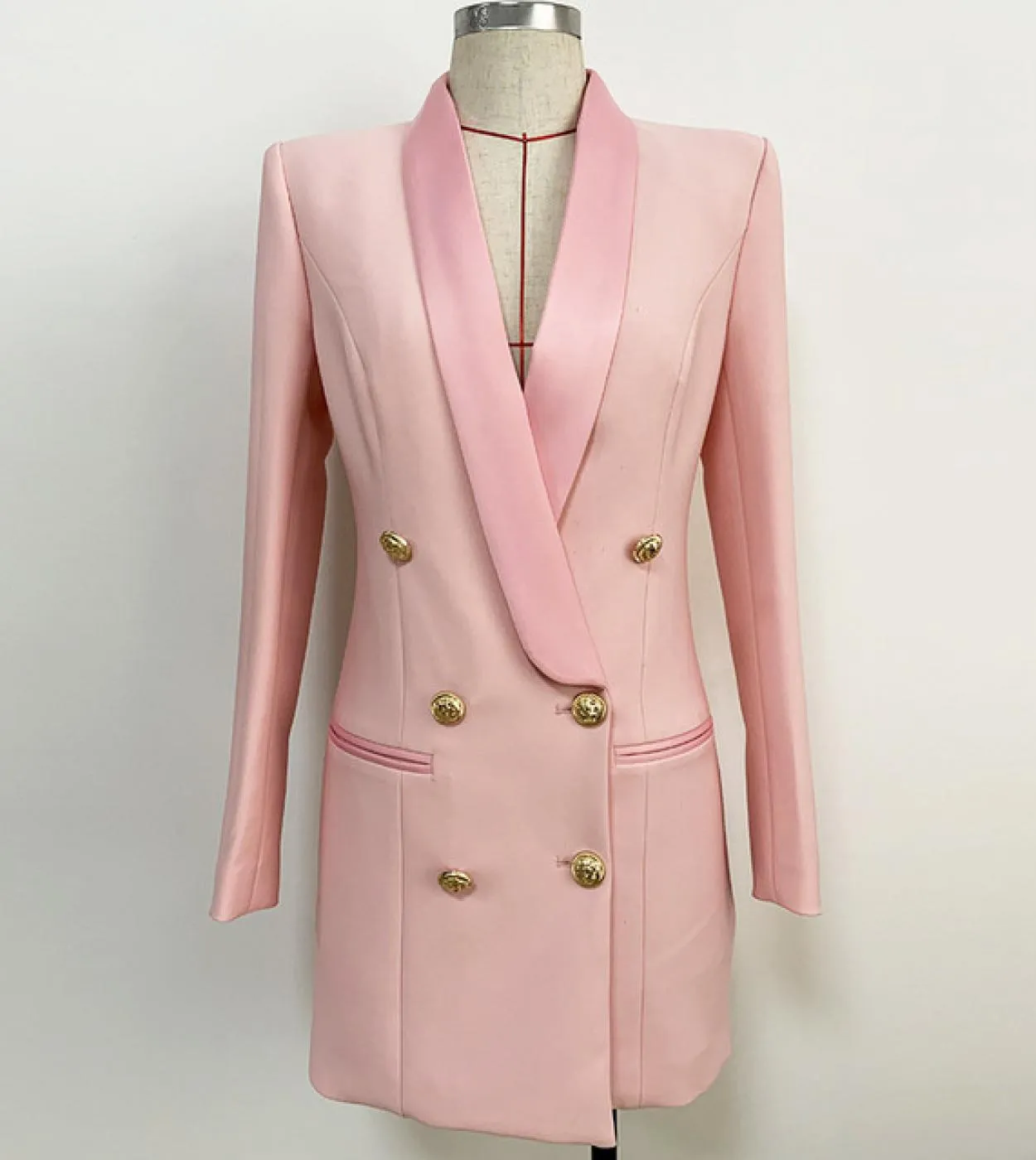 Giacca blazer firmata di alta qualità Bottoni leone da donna Collo a scialle in raso doppio petto Brazer lungo rosa rosso nero