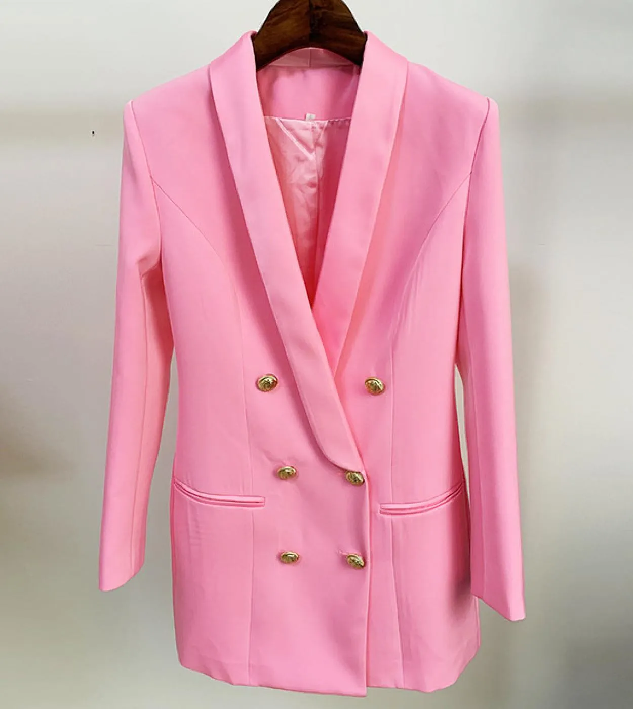 Giacca blazer firmata di alta qualità Bottoni leone da donna Collo a scialle in raso doppio petto Brazer lungo rosa rosso nero