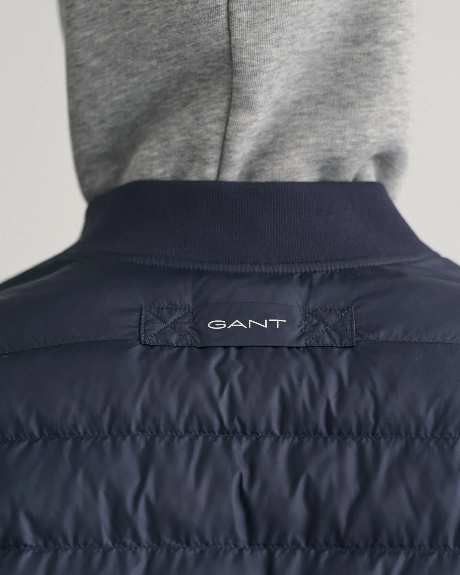 Giacca bomber imbottita leggera    