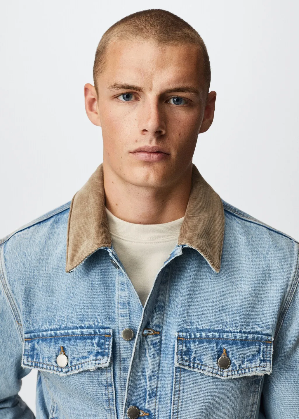 Giacca di jeans con collo a coste