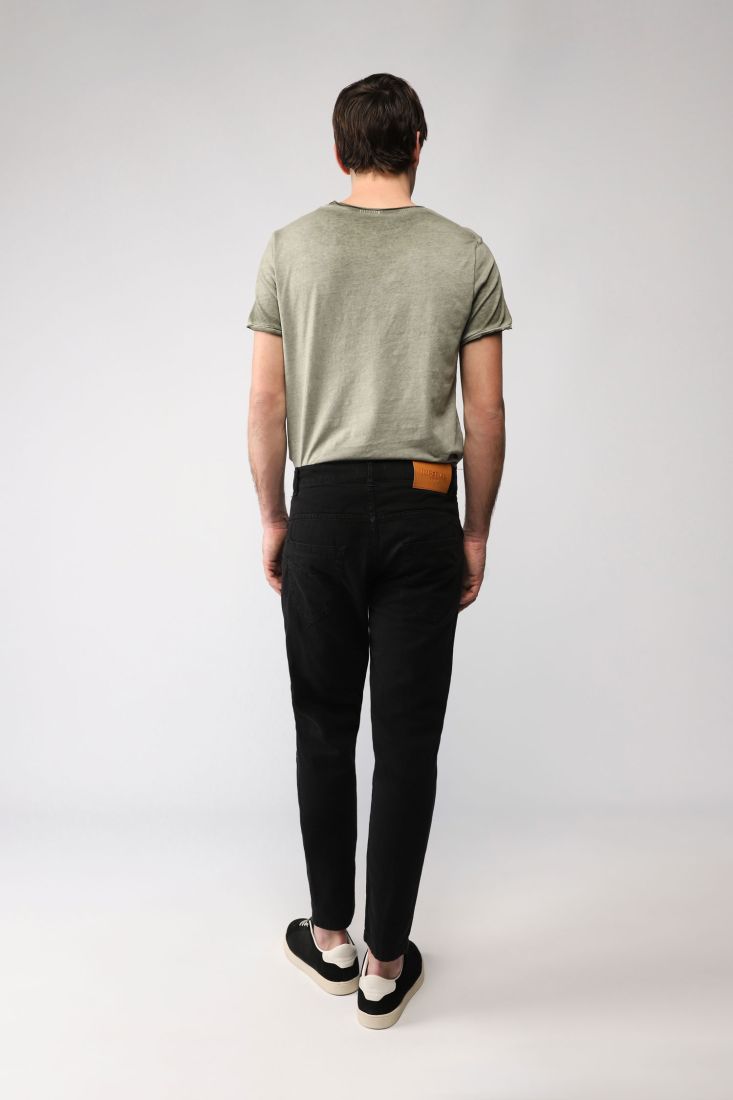 Jeans cropped straight in puro cotone con abrasioni