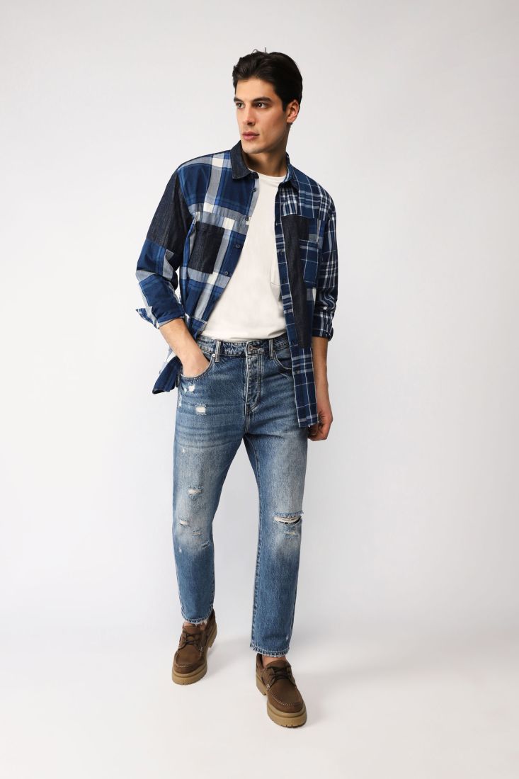 Jeans slim-fit con abrasioni ed effetto délavé