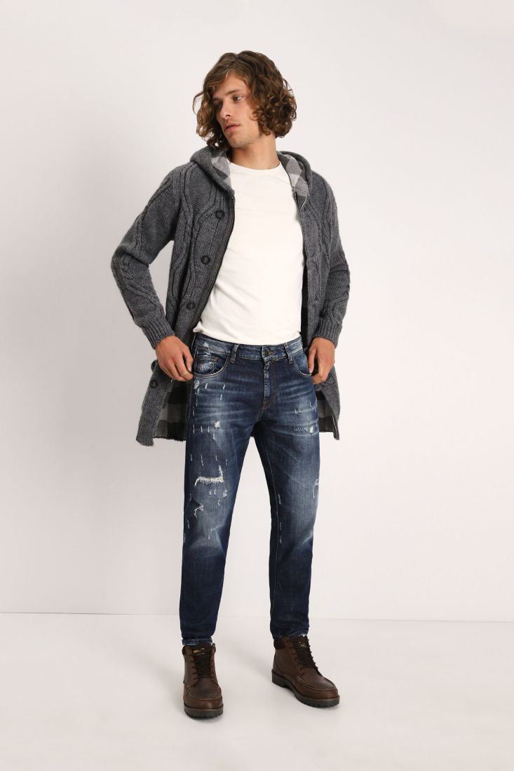 Jeans slim-fit délavé con abrasioni e orli risvoltati