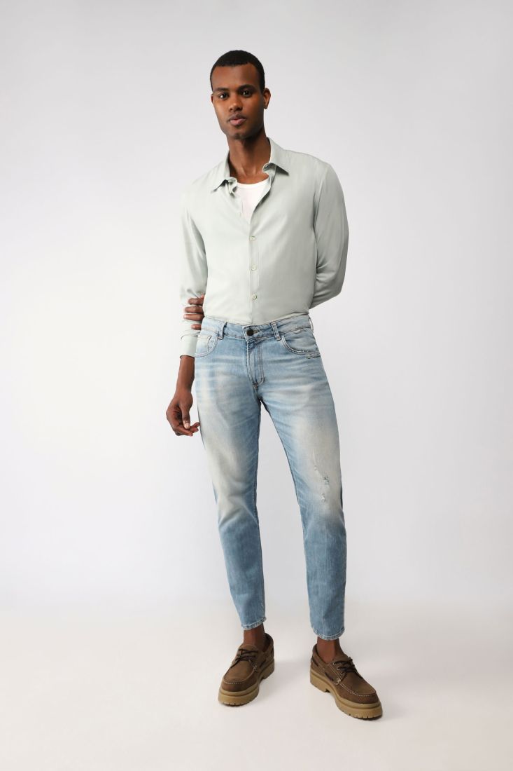 Jeans slim-fit effetto délavé con cinque tasche