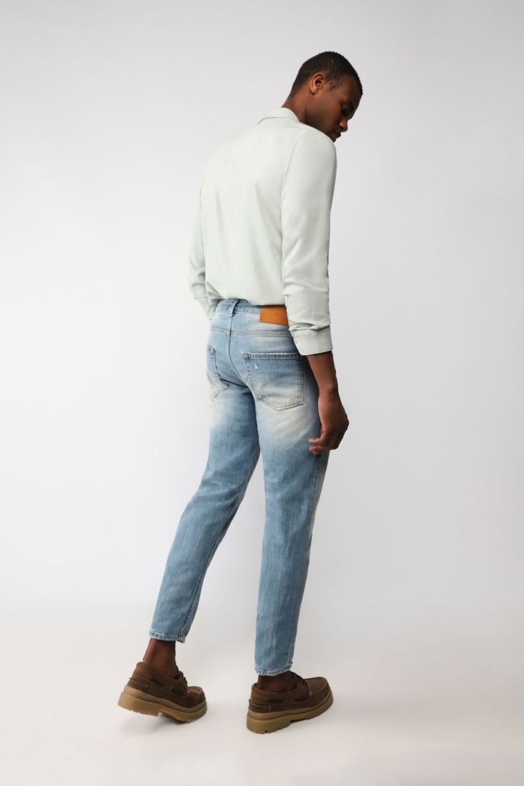 Jeans slim-fit effetto délavé con cinque tasche