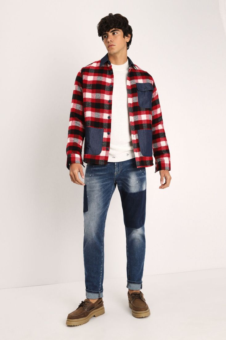 Jeans slim-fit effetto délavé con patch