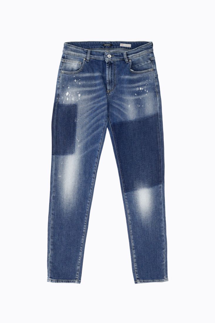 Jeans slim-fit effetto délavé con patch