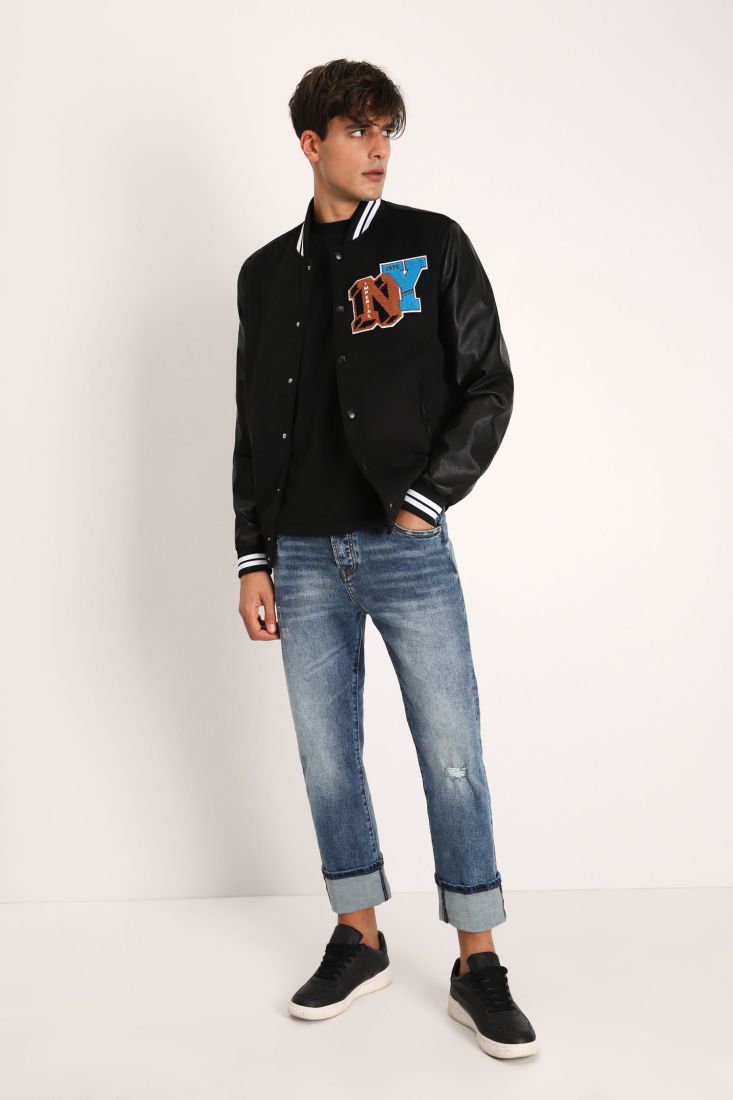 Jeans straight effetto délavé con orli risvoltati