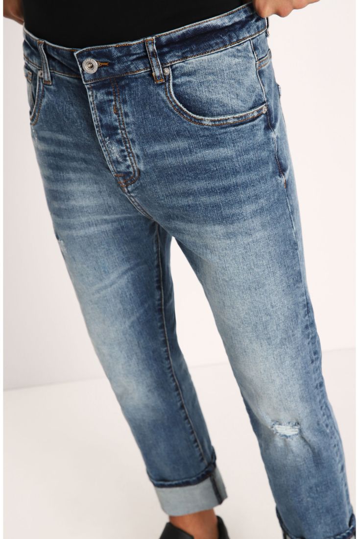 Jeans straight effetto délavé con orli risvoltati