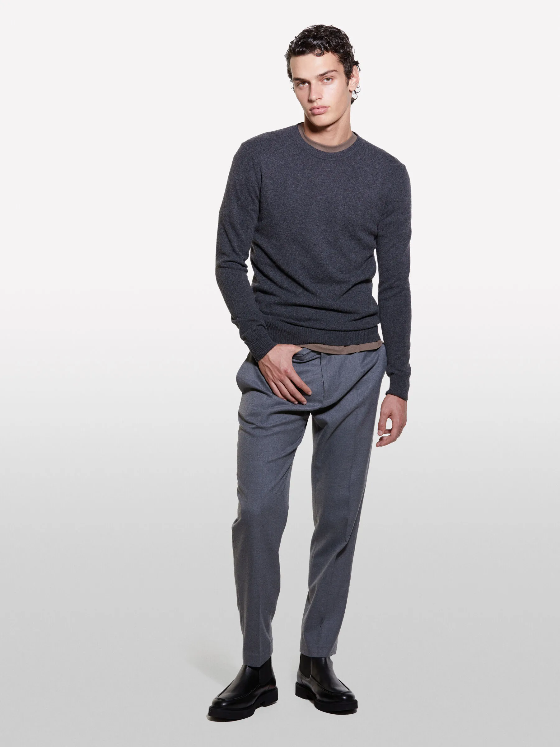 Maglia girocollo regular fit grigio scuro