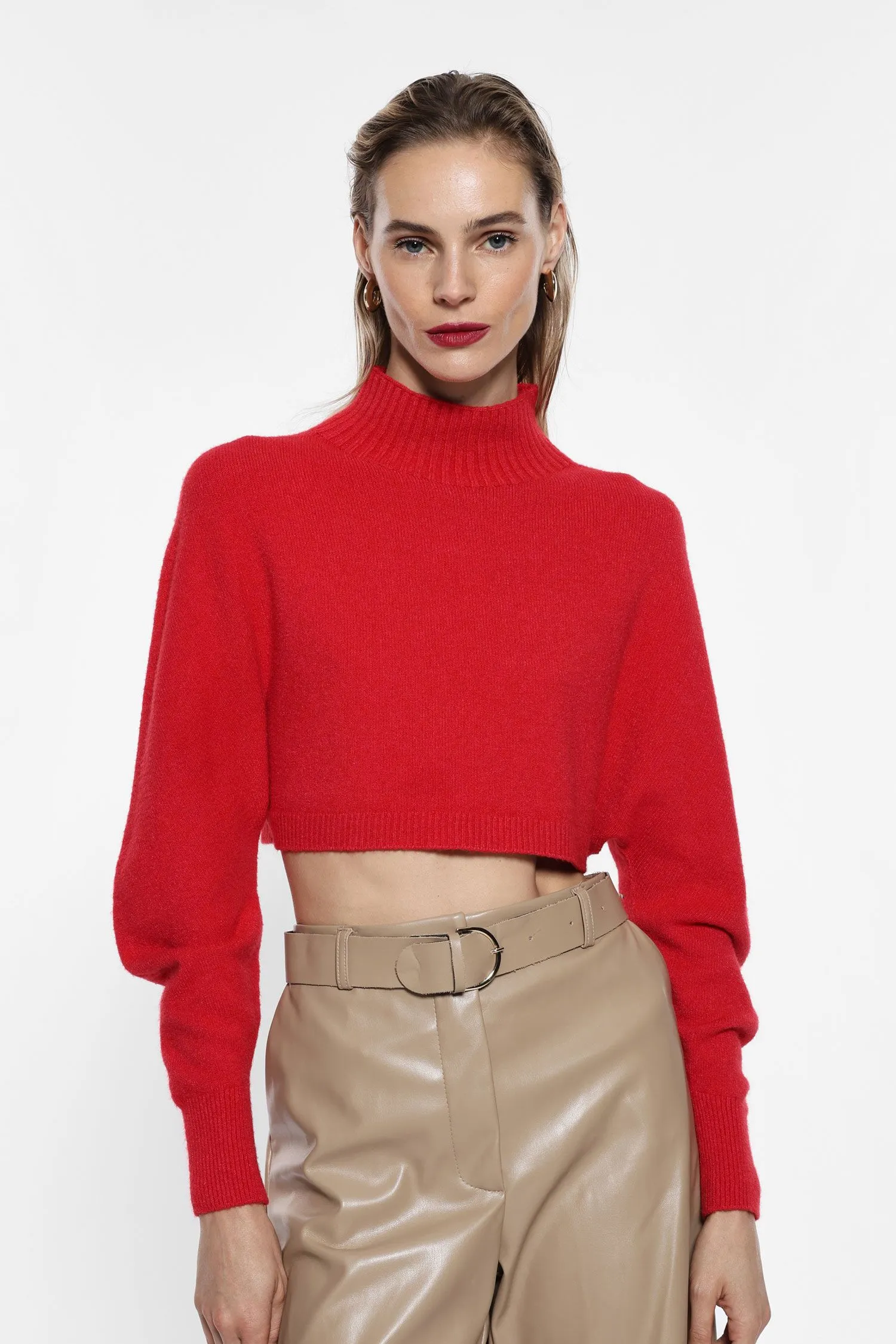   Maglione corto collo alto maniche lunghe     