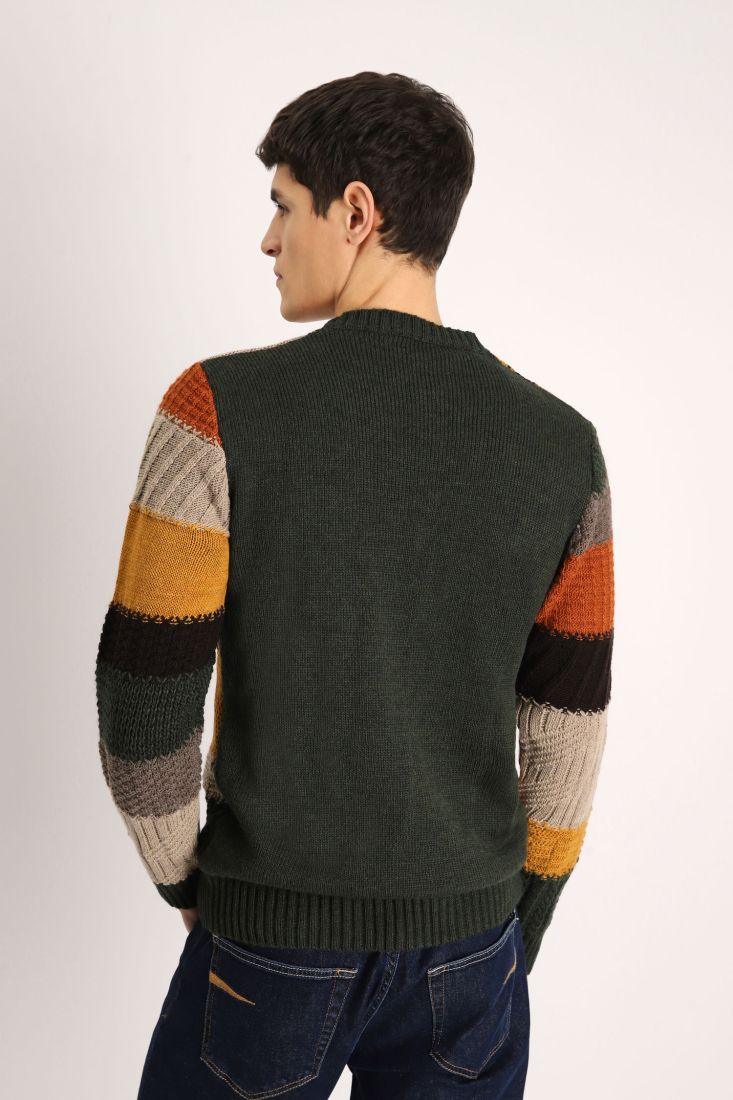 Maglione girocollo a quadri con lavorazione intrecciata
