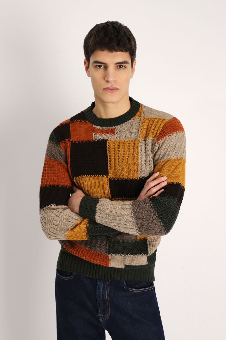 Maglione girocollo a quadri con lavorazione intrecciata