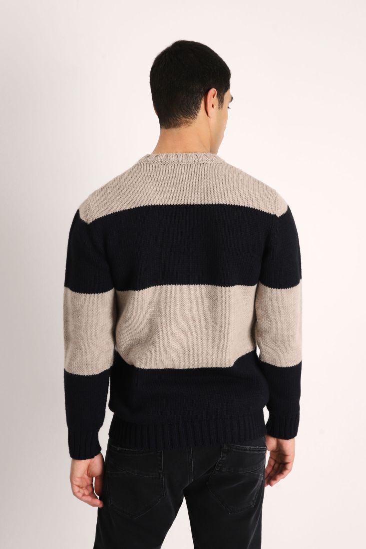 Maglione oversize a righe con scollo tondo