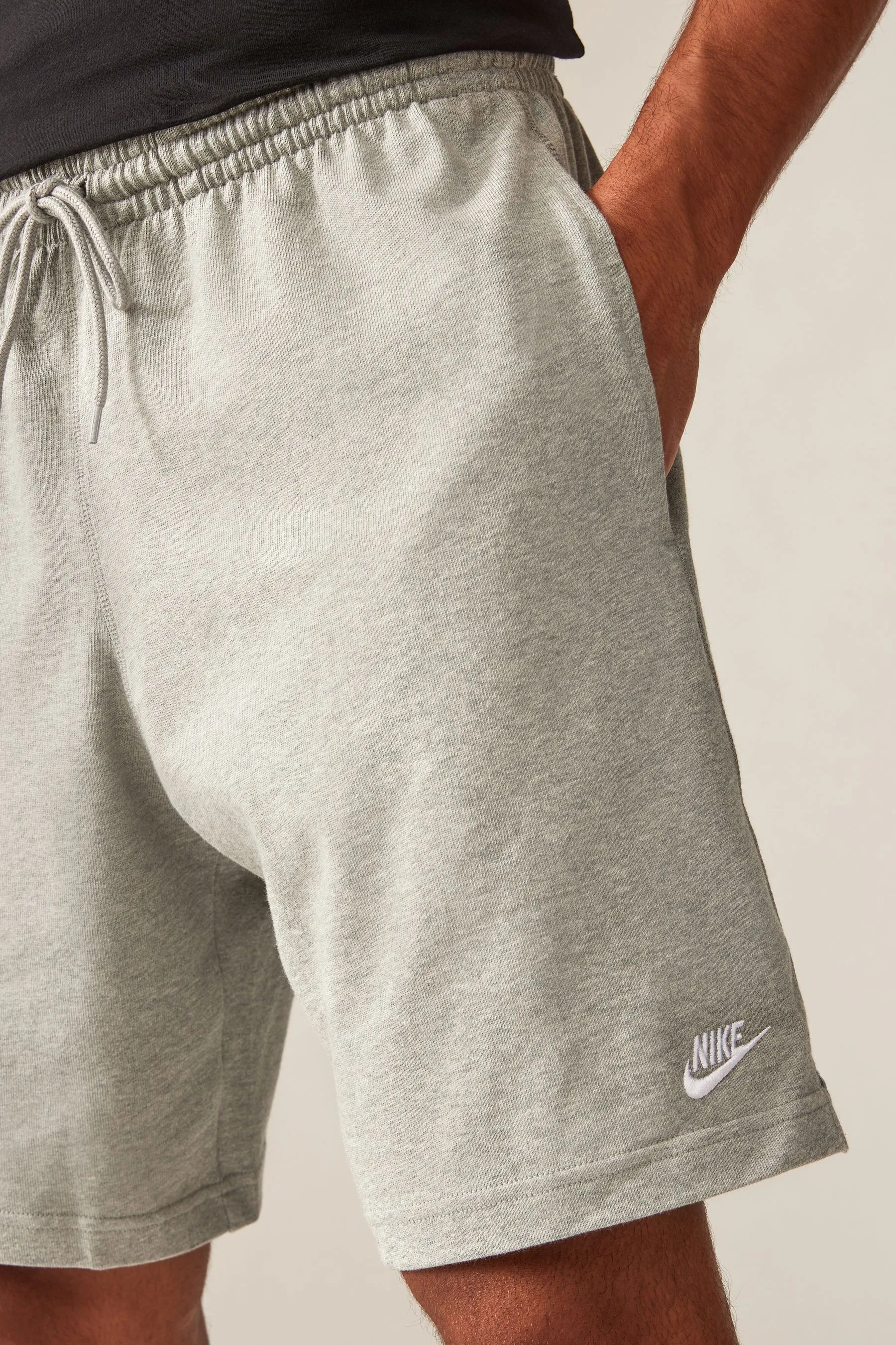 Nike Club - Shorts in maglia