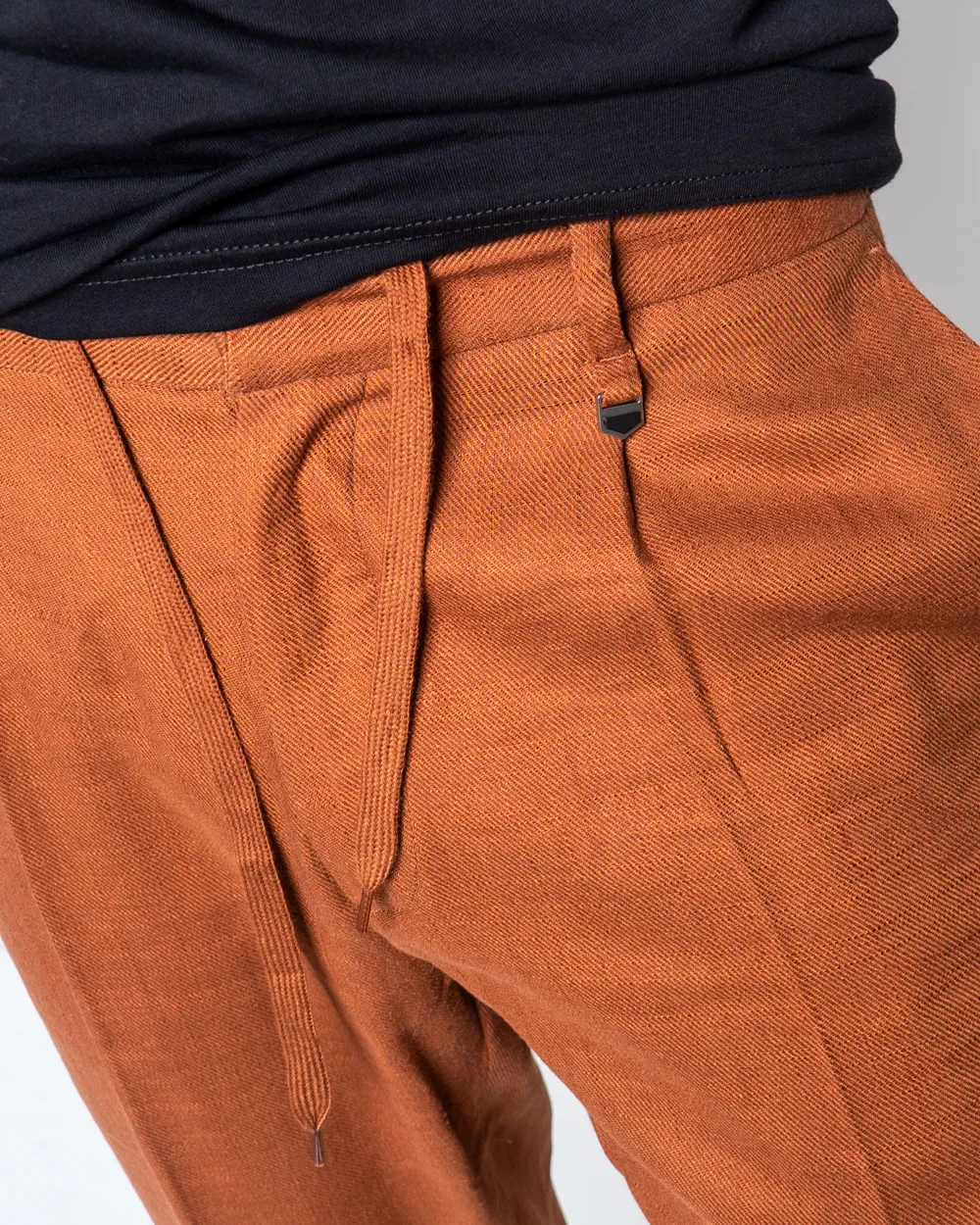 Pantaloni con cavallo basso Antony Morato carrot con pences Mattone