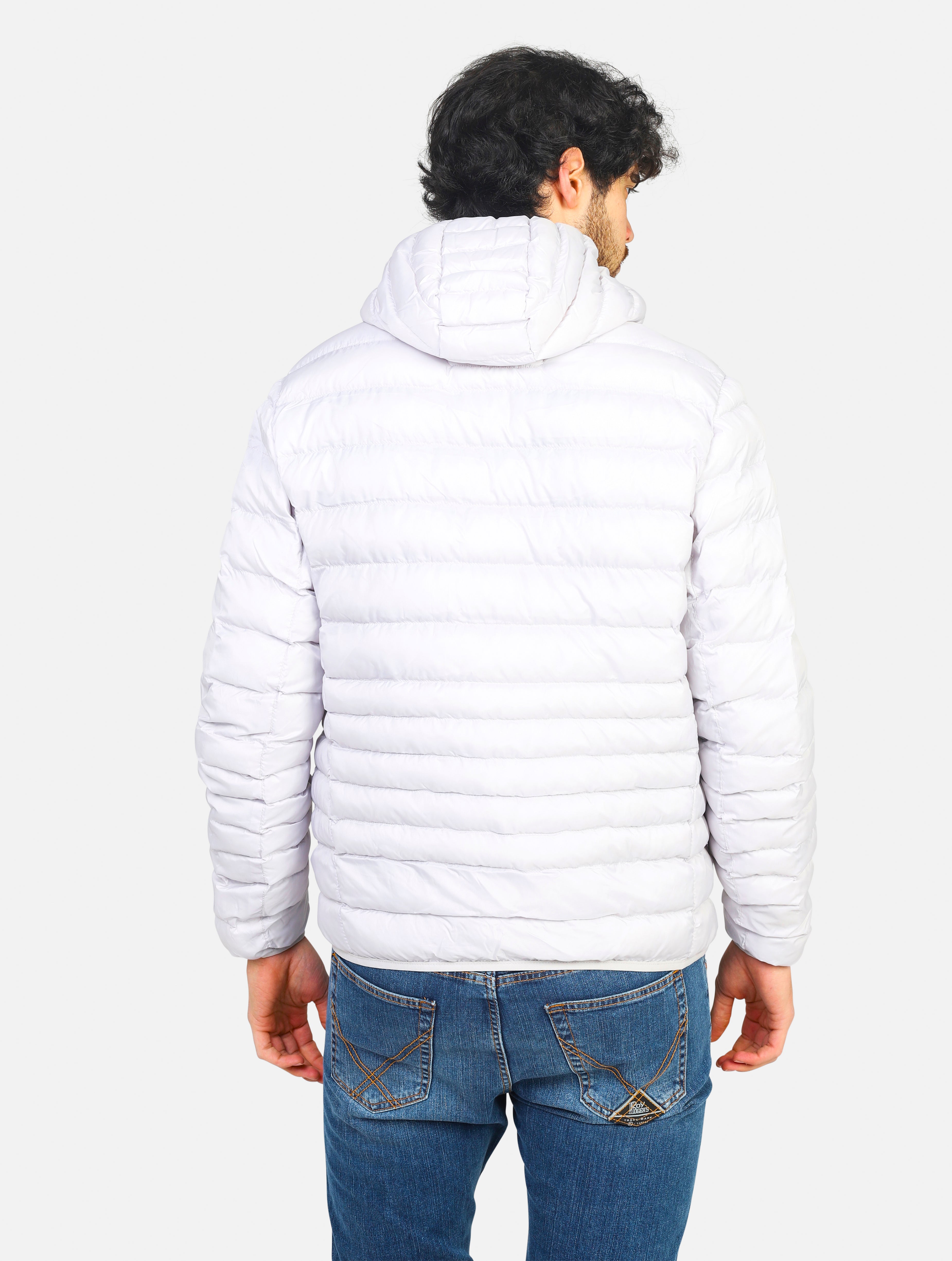 Piumino ciesse piumini active realizzato in tessuto ripstop, zip ed imbottitura totalmente riciclati e dotato di zip sul petto -