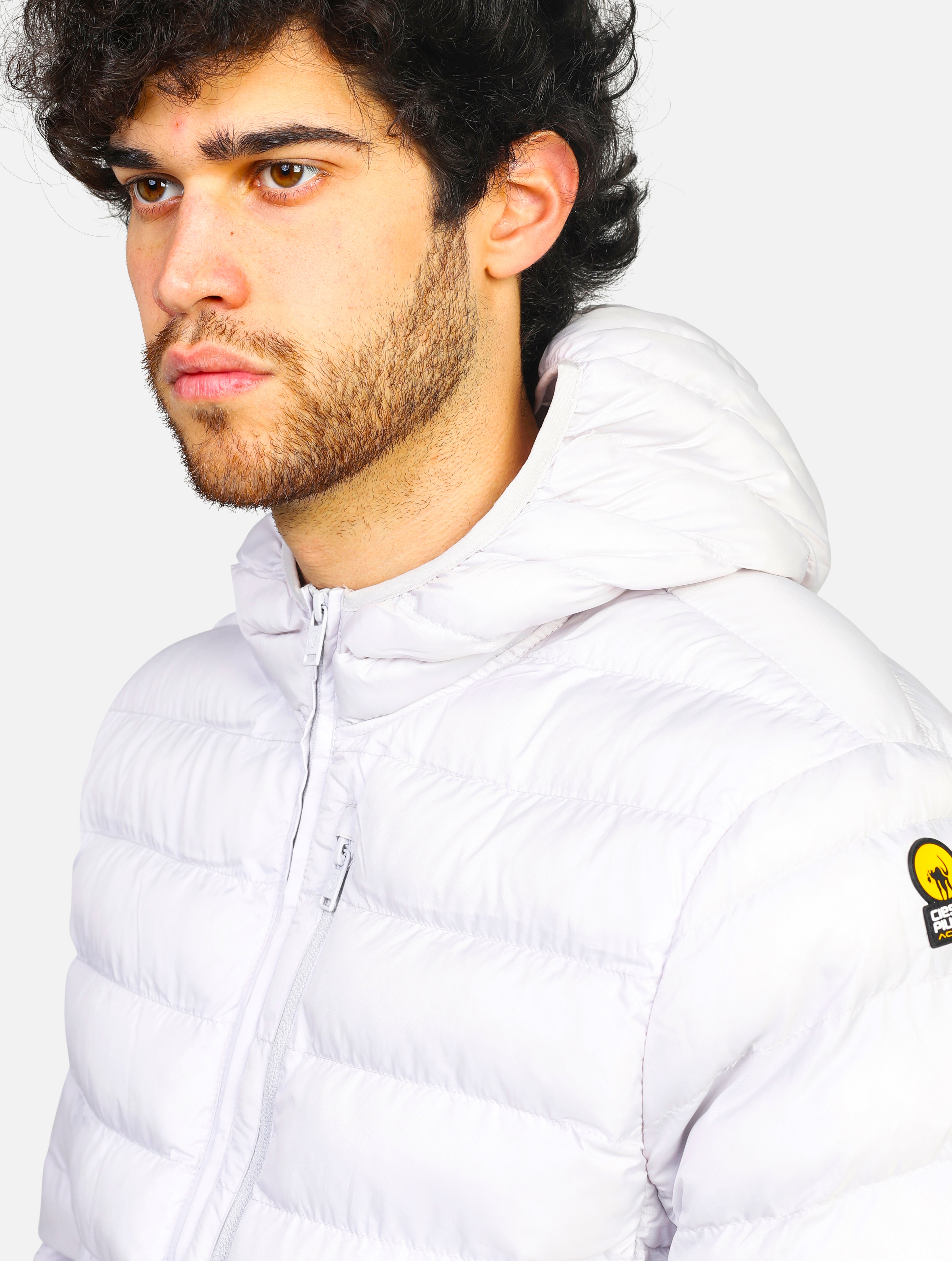 Piumino ciesse piumini active realizzato in tessuto ripstop, zip ed imbottitura totalmente riciclati e dotato di zip sul petto -
