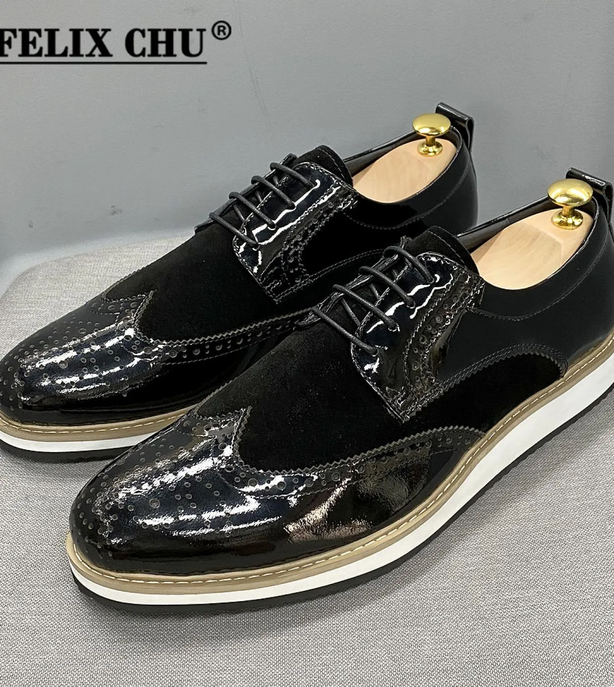 Scarpe casual da uomo daffari classiche in stile britannico Scarpe in pelle verniciata scamosciata con punta alari Brogue Oxfor