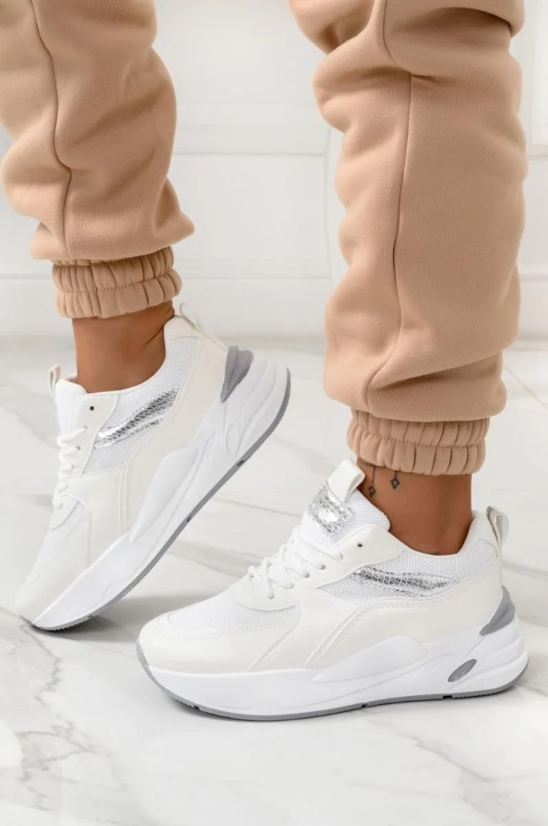 Sneakers bianche con inserti laminati argento e lacci