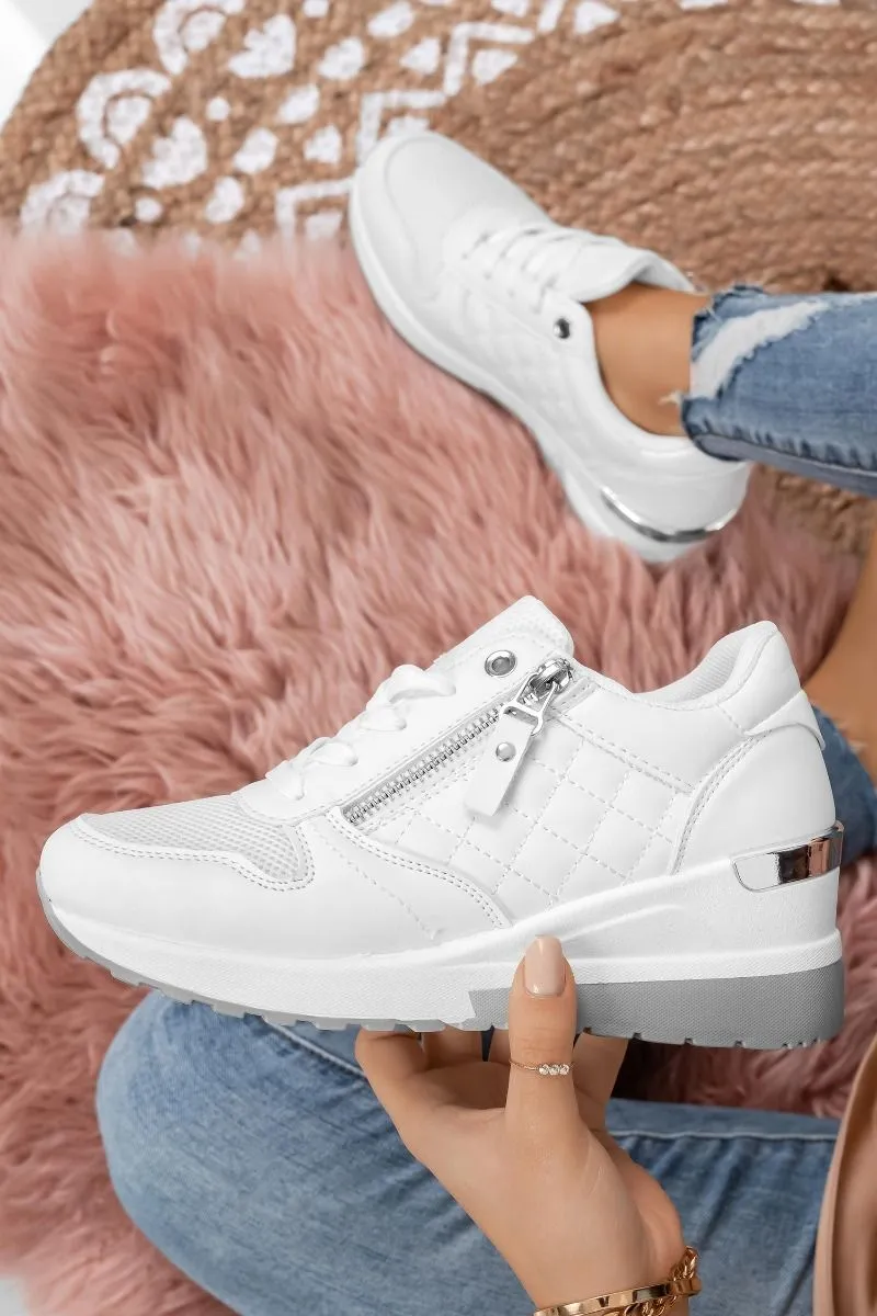 Sneakers bianche con inserti trapuntati e zeppa