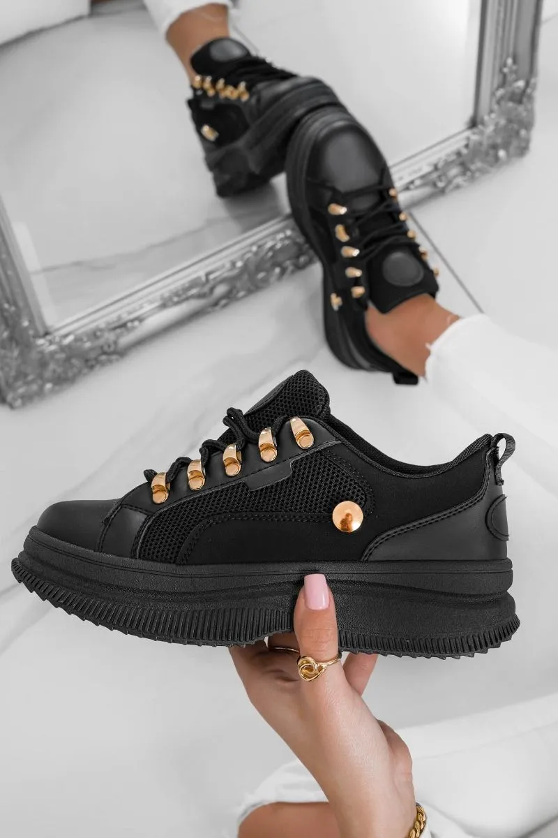 Sneakers nere con bottone e ganci oro