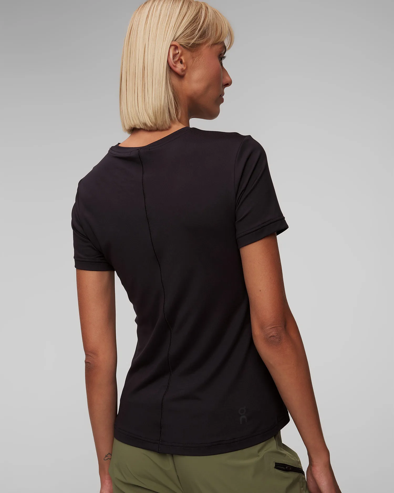 T-shirt da donna On Running Movement-T Zendaya Edit 1WE30380553-black