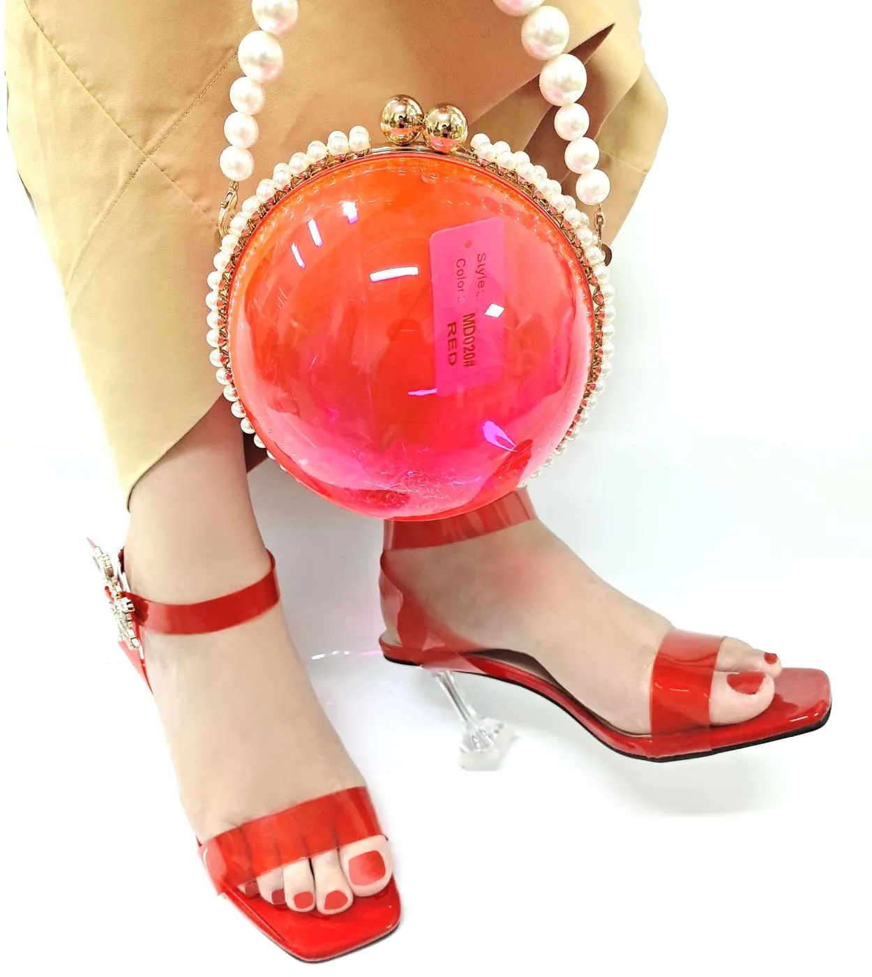 Ultime scarpe da donna africane decorate con strass Scarpe da sposa Scarpe da donna alla moda Borsa decorata con perle trasparen